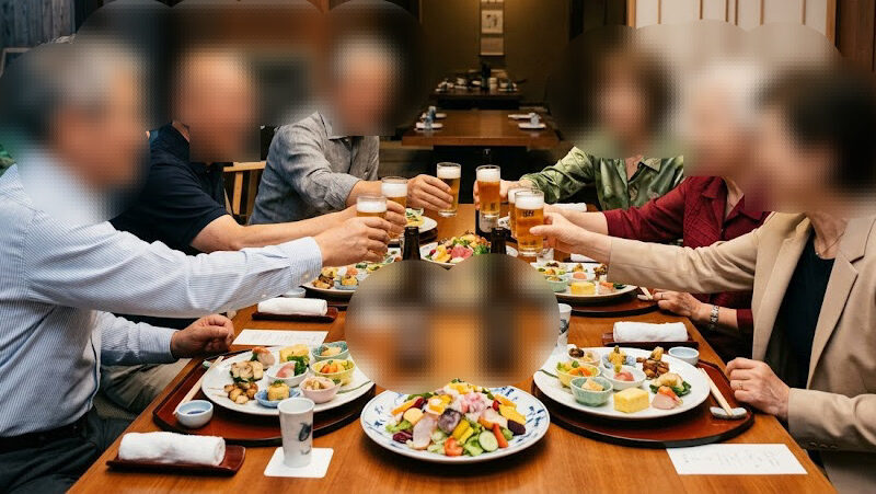 東京銀座・有楽町の和食店で65才〜79才の男女が食事を楽しみながら友達作りをしているシニアサークルアッシュの交流会